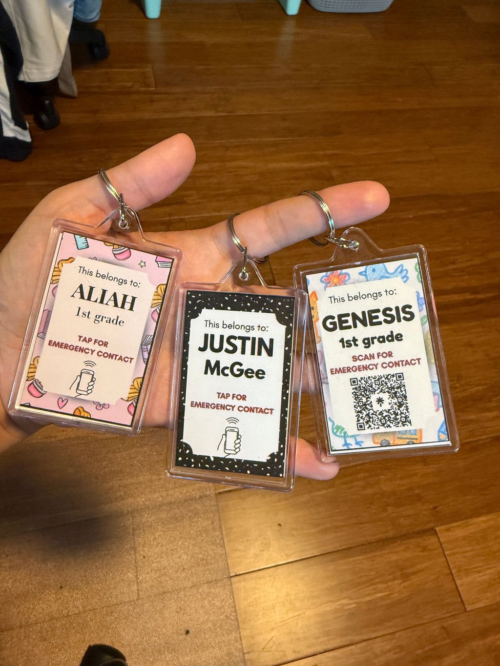Custom Backpack Safety Tag for Kids – QR Code & NFC Emergency Contact Keychain